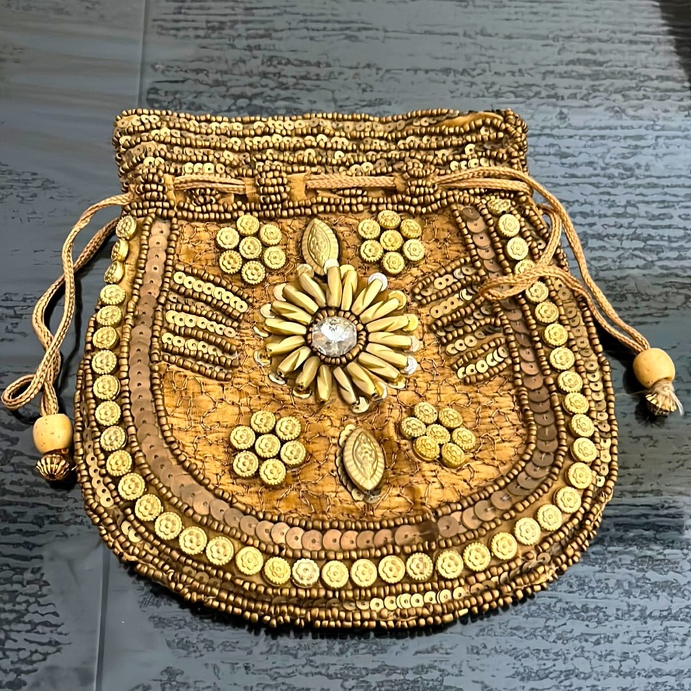 Sequined & beaded gold purse.